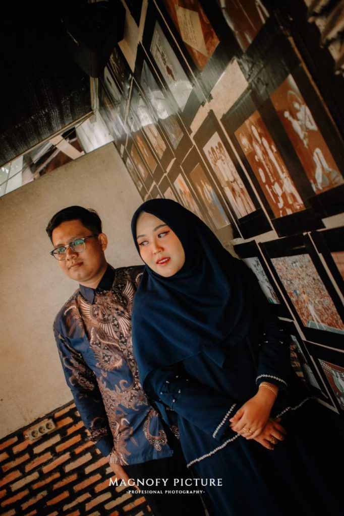 Dinda Dan Thoriq